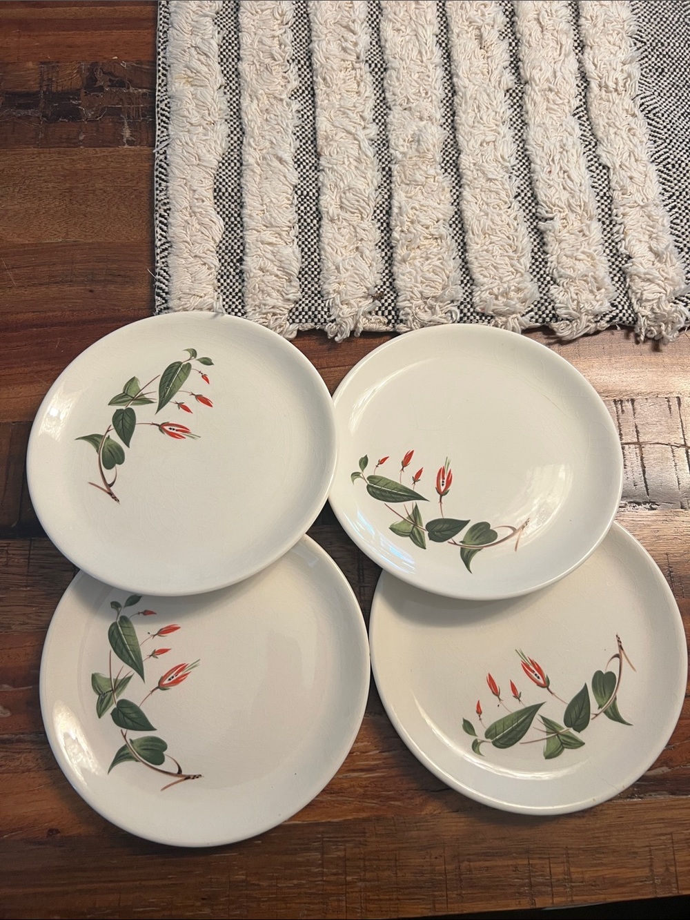Vintage Salem Primrose Floral Dessert plates Set of 4 Red Green 7.5”
